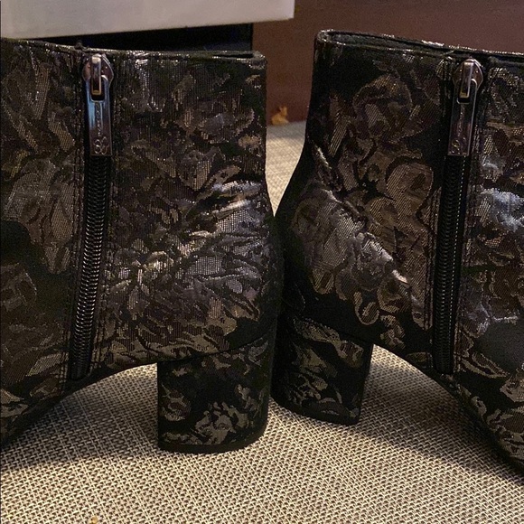 Jessica Simpson Ruella Black Ankle Booties with Chunky Heel - Picture 6 of 9